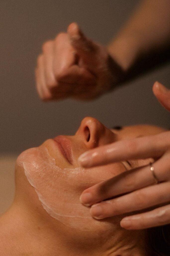 Un diagnóstico facial personalizado es la clave para una piel saludable y radiante. Descubre qué necesita tu piel en Hunter Beauty y luce tu mejor versión.