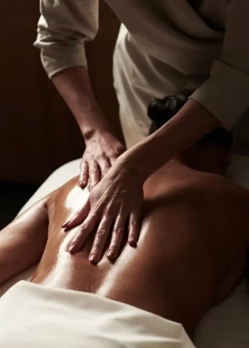 Masaje deportivo profesional para recuperación muscular en Hunter Beauty Bar